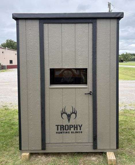 Square Hunting Blind with 4-Weighted Sliding Rifle Windows - Albrecht ...