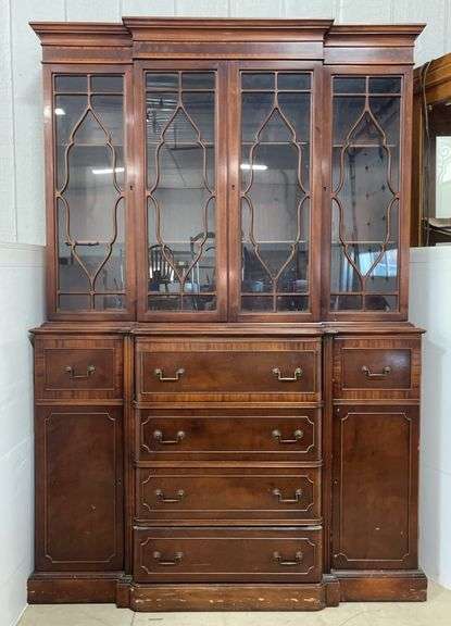 One-Piece Wooden China Cabinet