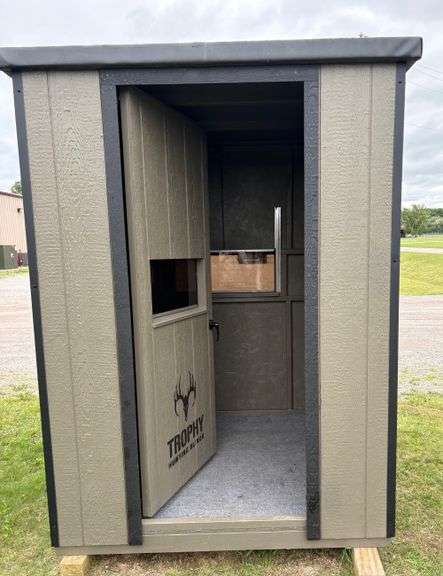 Square Hunting Blind with 4-Weighted Sliding Rifle Windows - Albrecht ...