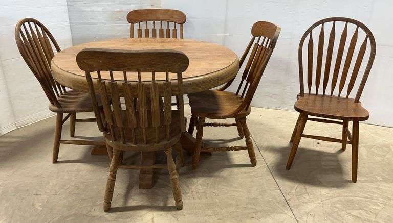 Round Table with (5) Chairs