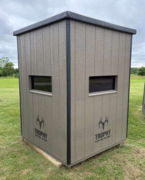 Square Hunting Blind with 4-Weighted Sliding Rifle Windows - Albrecht ...