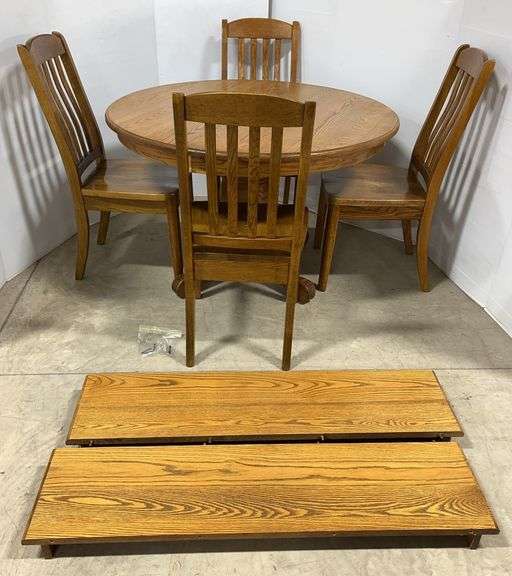 Round Oak Dining Table with (4) Chairs and (2) Leaves