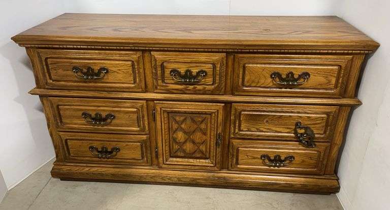 Older 8-Drawer Dresser