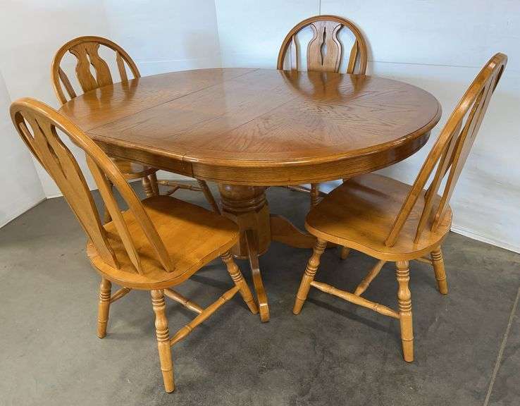 Kitchen Table and (4) Chairs with an 18" Leaf