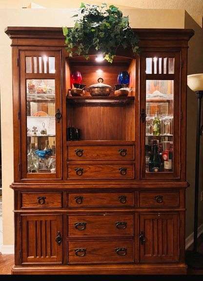 Buffet Table with Curio Hutch and Touch Control Lighting, Offers Both Storage and Display Space, Features Built-In Touch Control Lighting That Allows You to Easily Change the Light Settings to Showcase Your Collectibles, Glass for Shelf Included in the Drawers