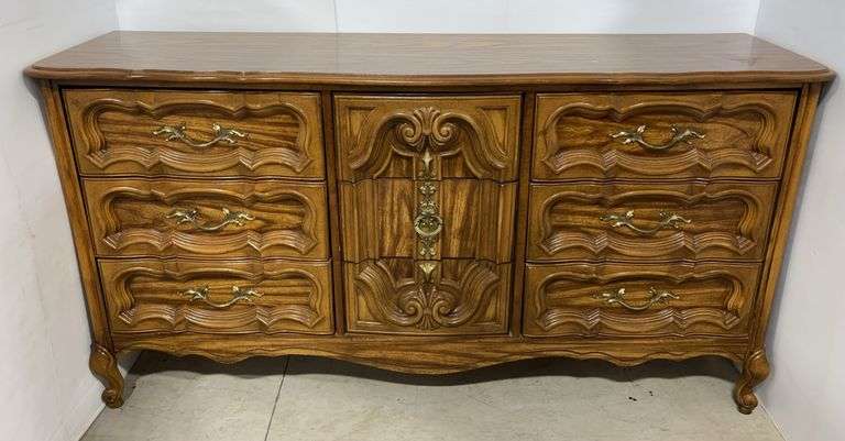 Older 8-Drawer Dresser