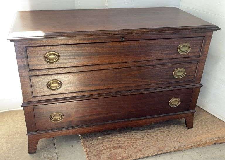 Lane Cedar Chest with Drawer