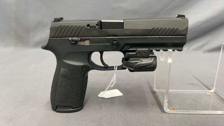 Sig Sauer P320-F-9-B with Crimson Trace CMR-202 Light, 9mm with Case & Extra Mag, TN01188