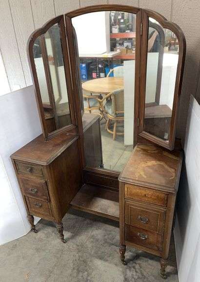 Older Vanity with Mirror, 6-Drawers, and Legs with Casters
