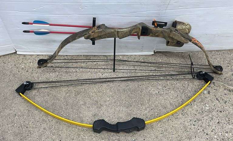 Youth Bow Package; 1- Brave Compound RH Made by Golden Eagle with Quiver and One Pin Sight, and 1- Starter Bow, TN561