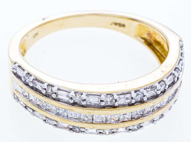 10kt Gold Diamond Ring, -53 Diamonds = .50ct - Appraisal $2230.00
