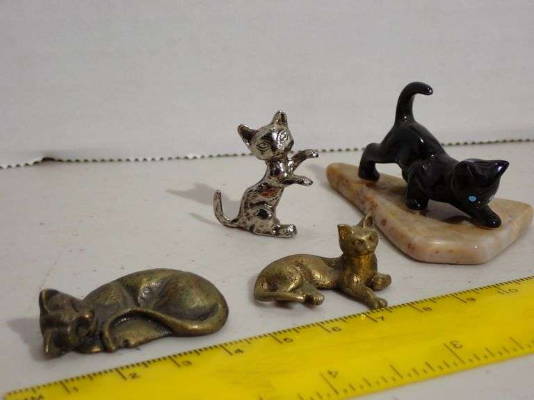 Kittys in bronze brass steel & glass on polished marble slab - MINT