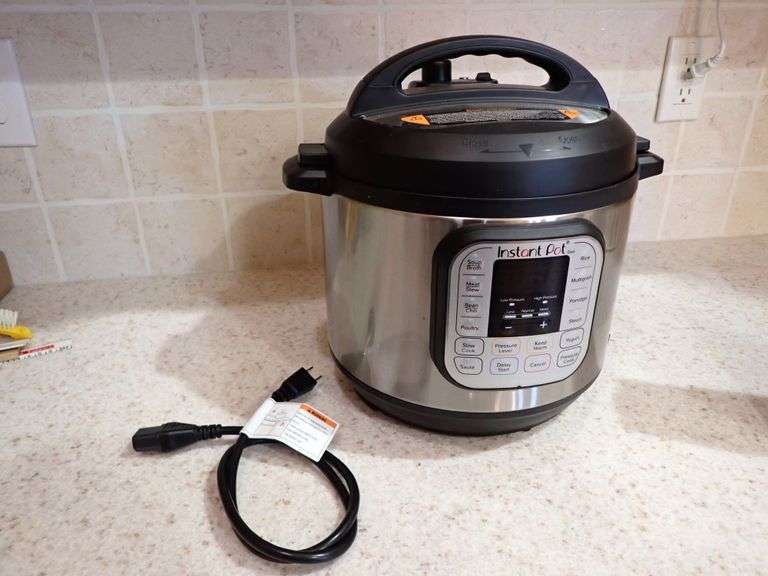 Instant Pot Duo Multi-Use 6qt Pressure Cooker - used twice!