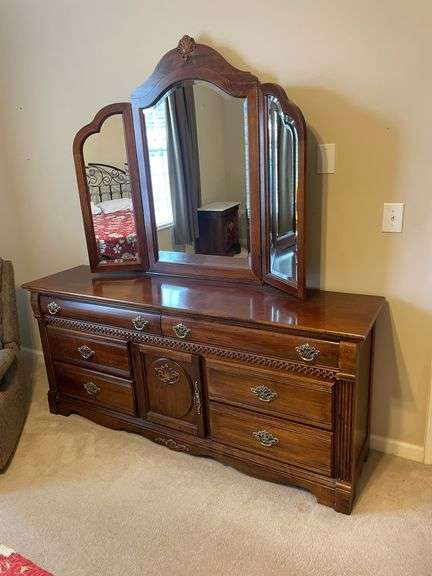 Dresser W/Mirror