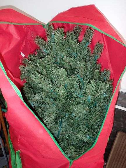 Working Pre-Lit 6FT Christmas Tree in very nice zippered nylon duffle bag.  Ready for YOUR HOLIDAY!!