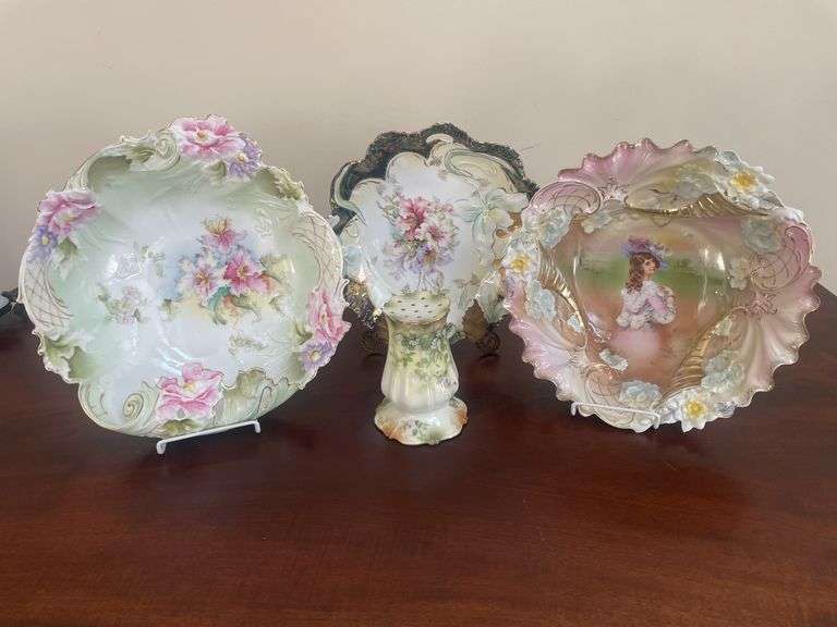 Fine Porcelain Pieces