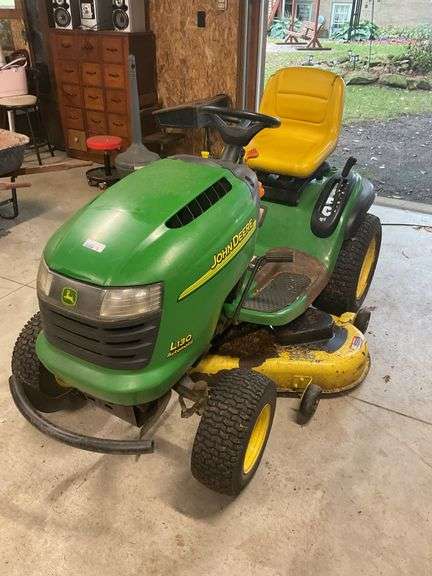 John Deere Riding Lawn Mower L130 Automatic 48"Cut