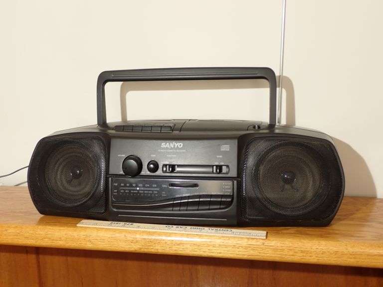 Sanyo MCD-Z5 Boombox - AM/FM/Cassette/Cd - Works Perfect!