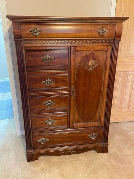 Bachelor's Chest