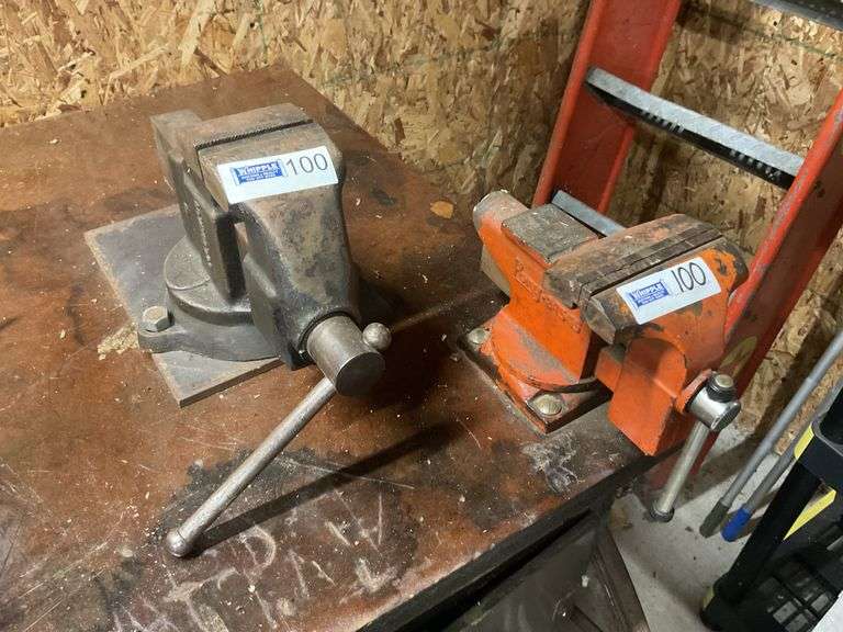 2 Bench Vises