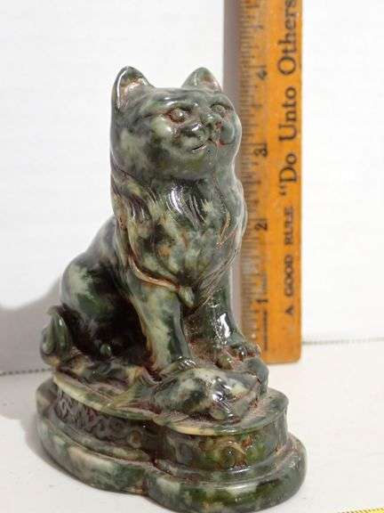Jade or Soapstone Sculpture - Kitten with Fish on Pedestal - Excellent condition