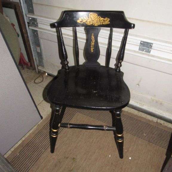 Wood chair 18'' x 18'' x 29''