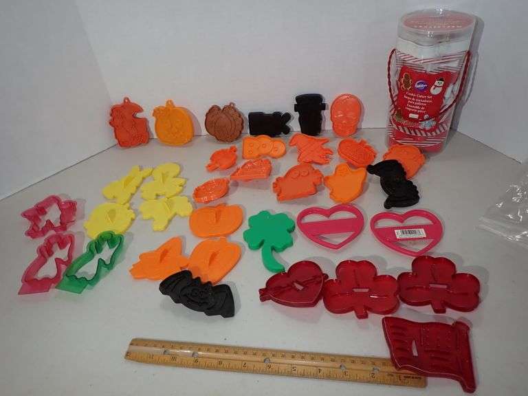 Vtg Cookie Cutters - Christmas (New) - Halloween - Fall - Easter - St. Pattys Day - Easter