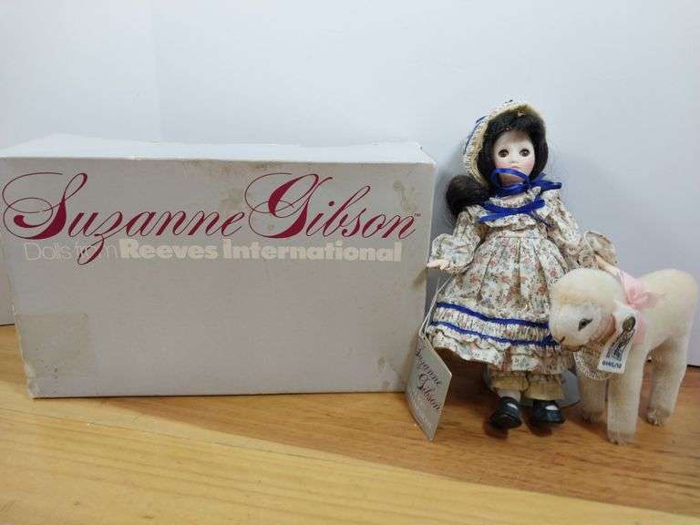Suzanne Gibson doll.Mary had a Little Lamb, Limited Edition 1986 - With Steif Lamb