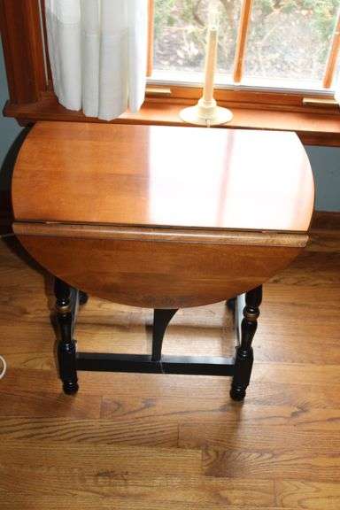 Colonial Maple Drop-Leaf Table