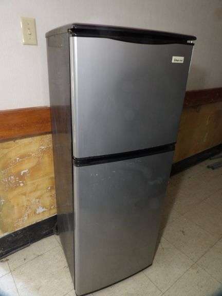 Apartment Size Refrigerator/Freezer