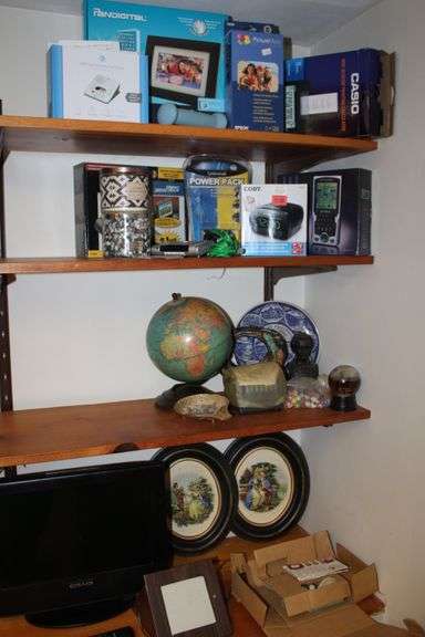 Craig TV, Décor & Electronics