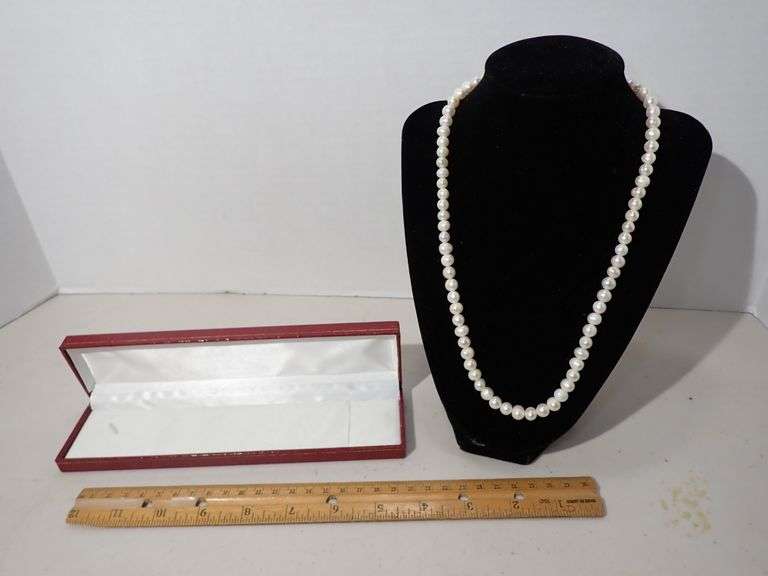 Freshwater Pearl Necklace with Flower Clasp 20"