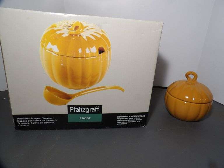 Pfaltzgraff Taurine And Bowl