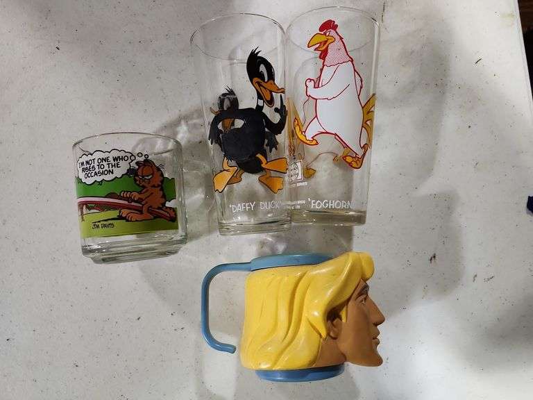 Daffy Duck, Foghorn LegHorn Garfield & John Smith Cups