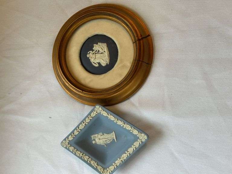 Wedgwood Tray & Medallion
