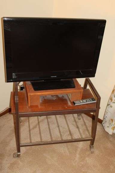 Toshiba 32" Television & Stand