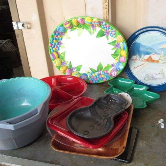 Plasticware and small metall snowman cake pan.