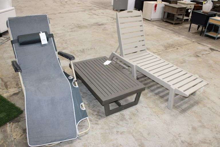 Patio Lounge Chairs & Table