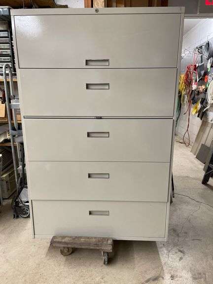 Lateral filing cabinet