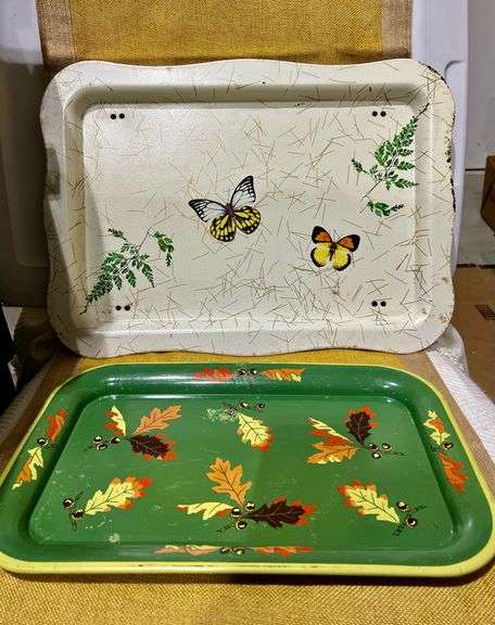 Two trays, drinks and lap green/white