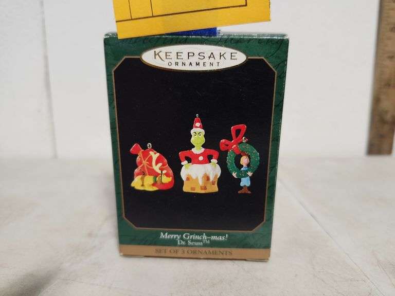 1999 Hallmark Keepsake Merry Grinch-mas! Dr. Seuss