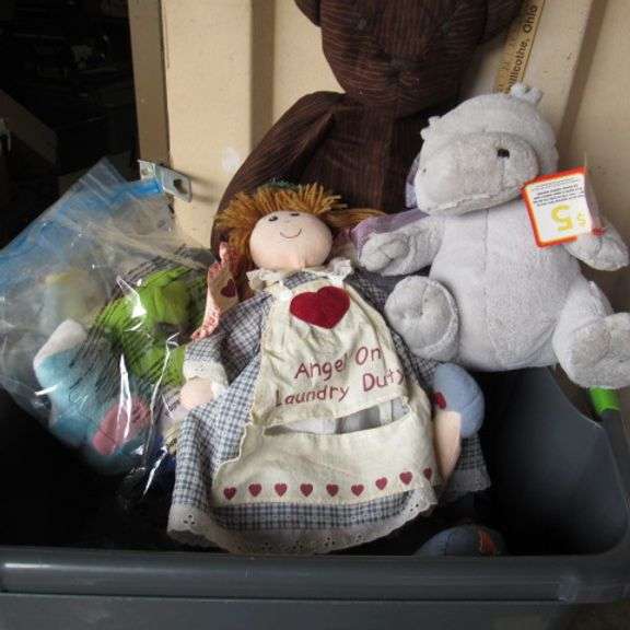 Assorted stuffed toys Kermit, hippo, Bear and more