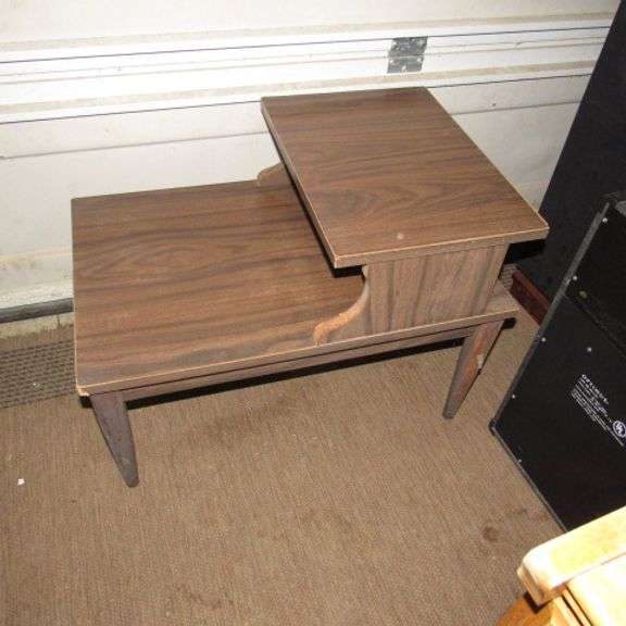 End Table 27'' x 18'' x 20''