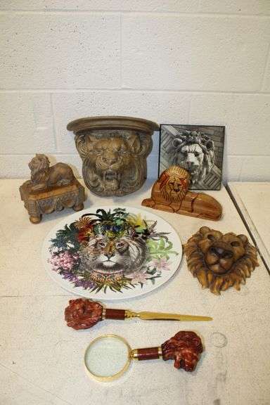 Lion Décor Grouping