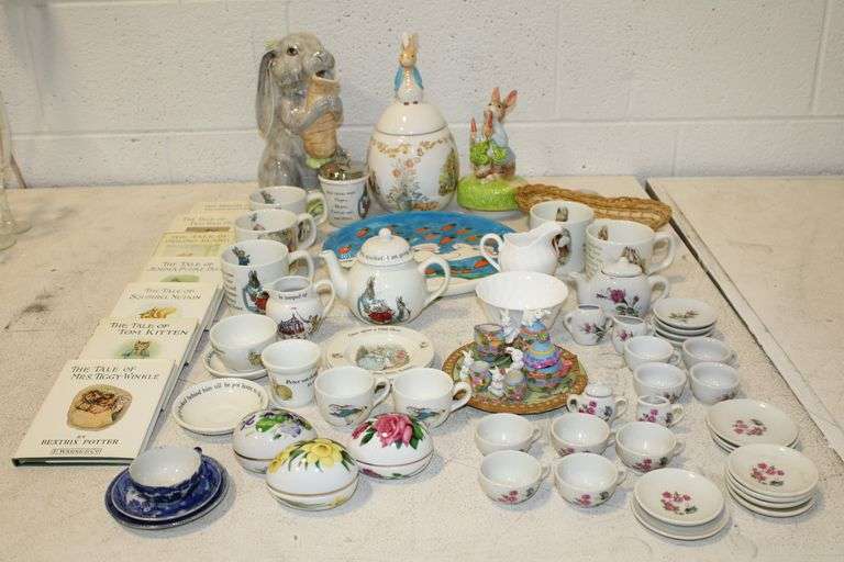 Peter Rabbit Décor, Miniature Tea Sets & Beatrix Potter Books - Auction ...