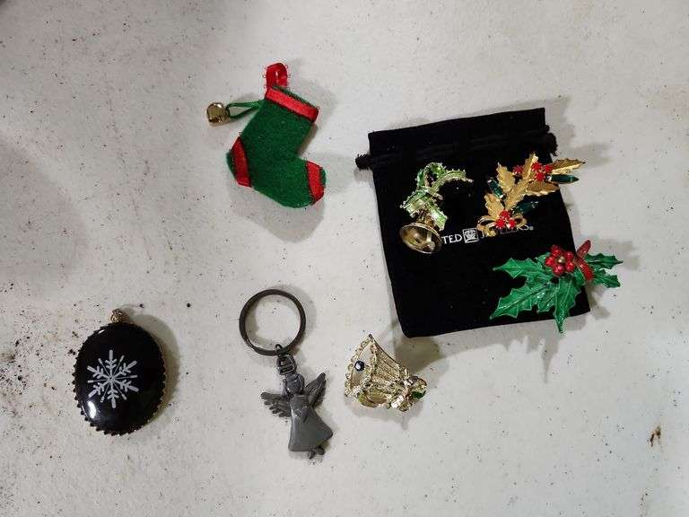 5 Holiday Brooches 2 Pendants