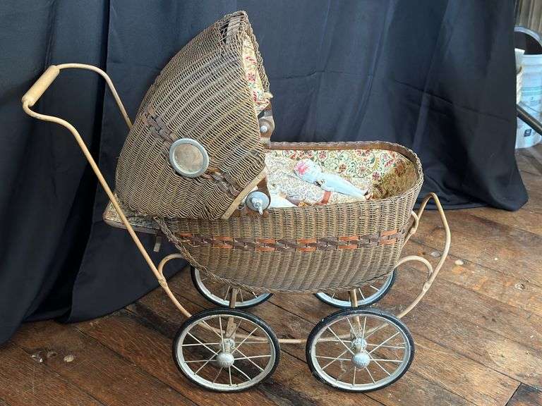 Antique Buggy & Dolls