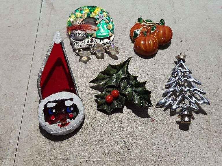 5 Holiday Brooches