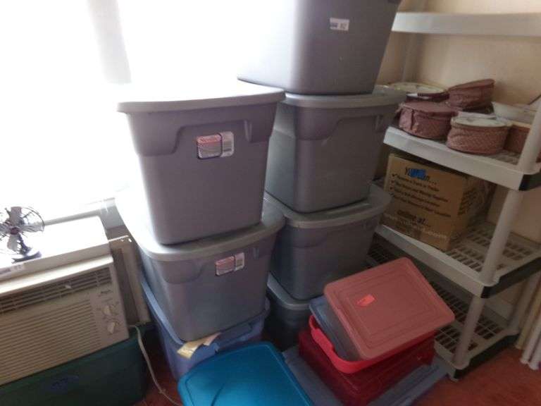 10 Plus Totes. Most Have Lids