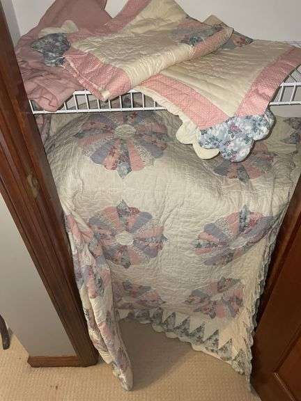 Vintage quilt with shams